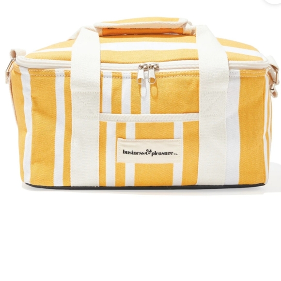 business & pleasure Handbags - NWT Business & Pleasure Lunch cooler